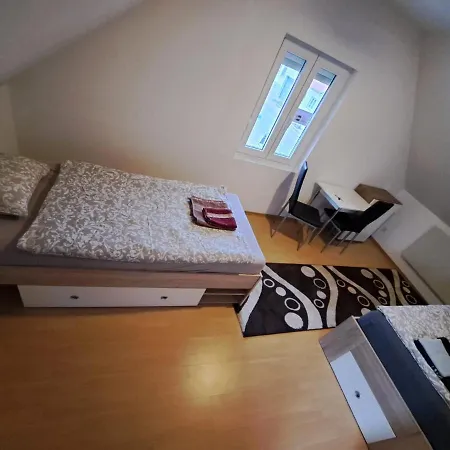 Hostelhollabrunn Gæstehus *