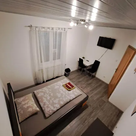 Hostelhollabrunn Gæstehus *