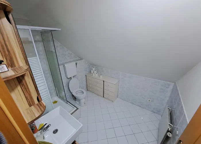 Hostelhollabrunn Pensión *